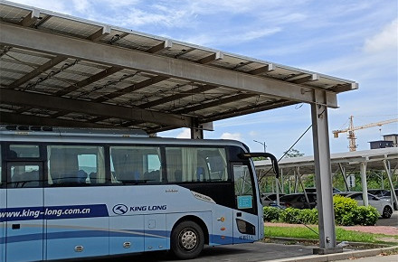 مشروع تركيب الهيكل الصلب لوقوف الحافلات الشمسية
