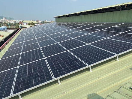kingfeels بتركيب تركيب شمسي على مصنع في تايلاند .
